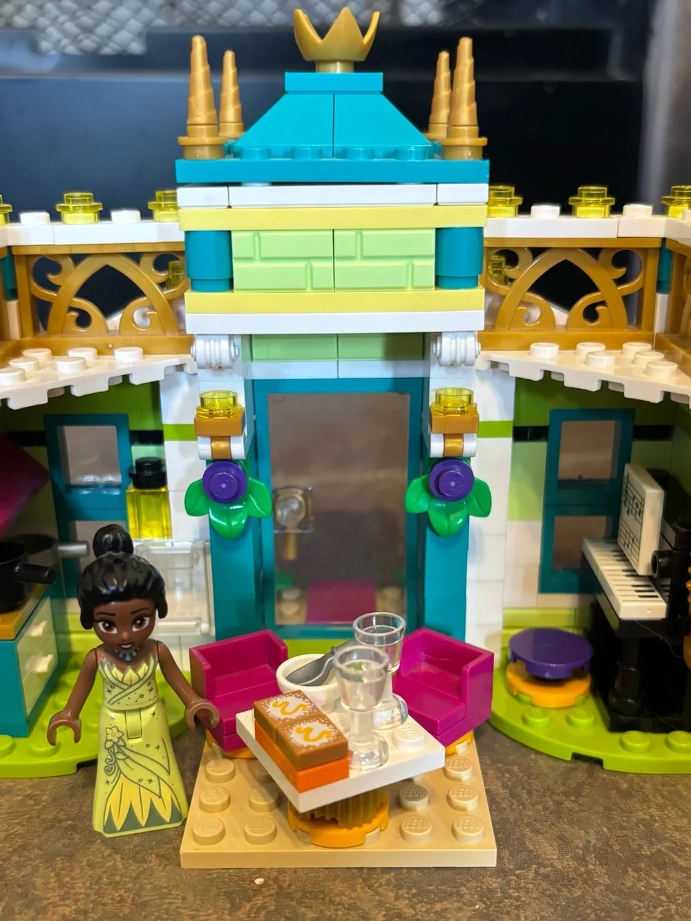 LEGO Disney Princess Market Adventure 43246 – Complete Set